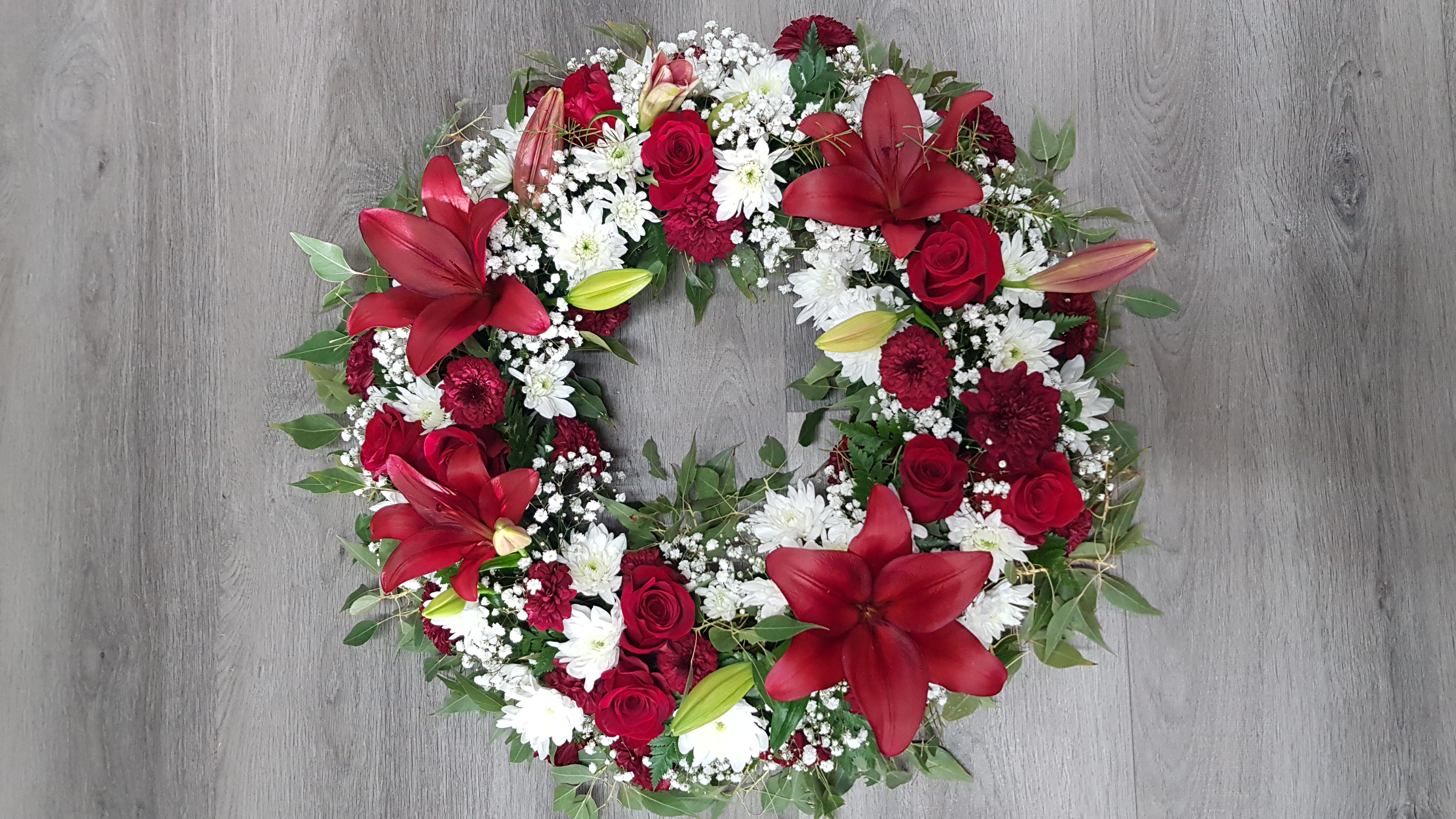 Wreath Red and White 